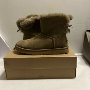 Ugg mini Bailey bow I used good condition. Size 9 antelope